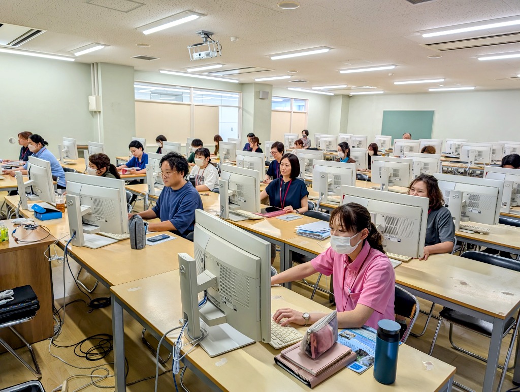 MGL 学園様での AI 研修の様子（教職員の皆様が各自の PC でハンズオン受講中）